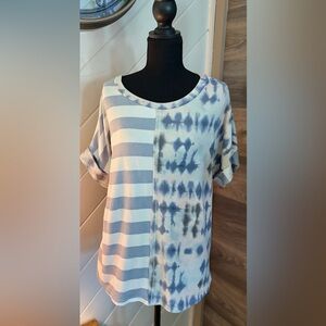 Entro Blue and White Patterned Short Sleeve Top